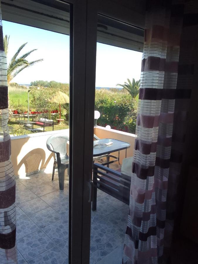 Studios Στουσ Πυργουσ Θερμησ Mytilene Exterior foto